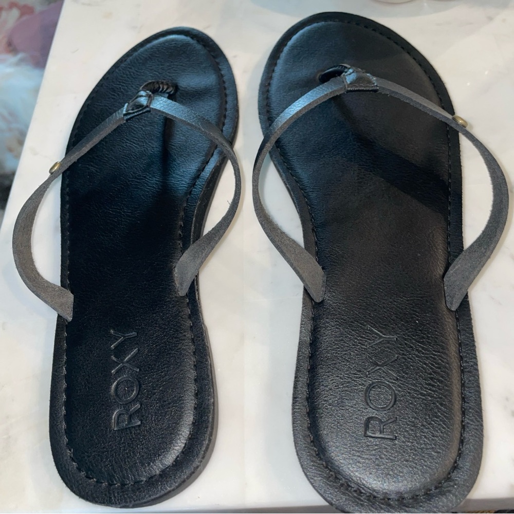 Roxy Women's Sleek Black Leather Sandals